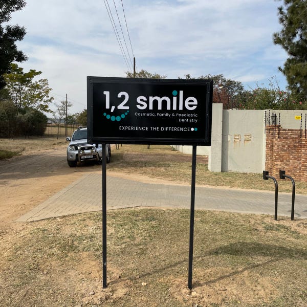 1 2 Smile Mini Pylon