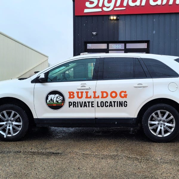 vehicle graphics: Bulldog private locating