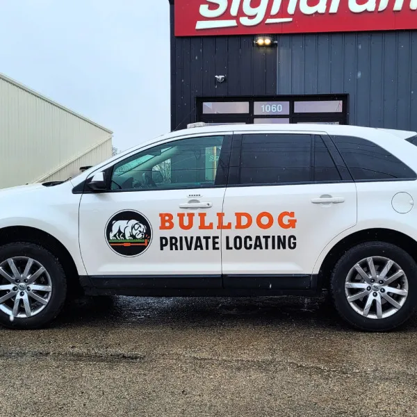 vehicle graphics: Bulldog private locating