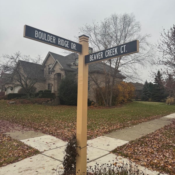 Custom HDU Signs in Buffalo Grove: Durable, Carved Signs That Look Like Wood