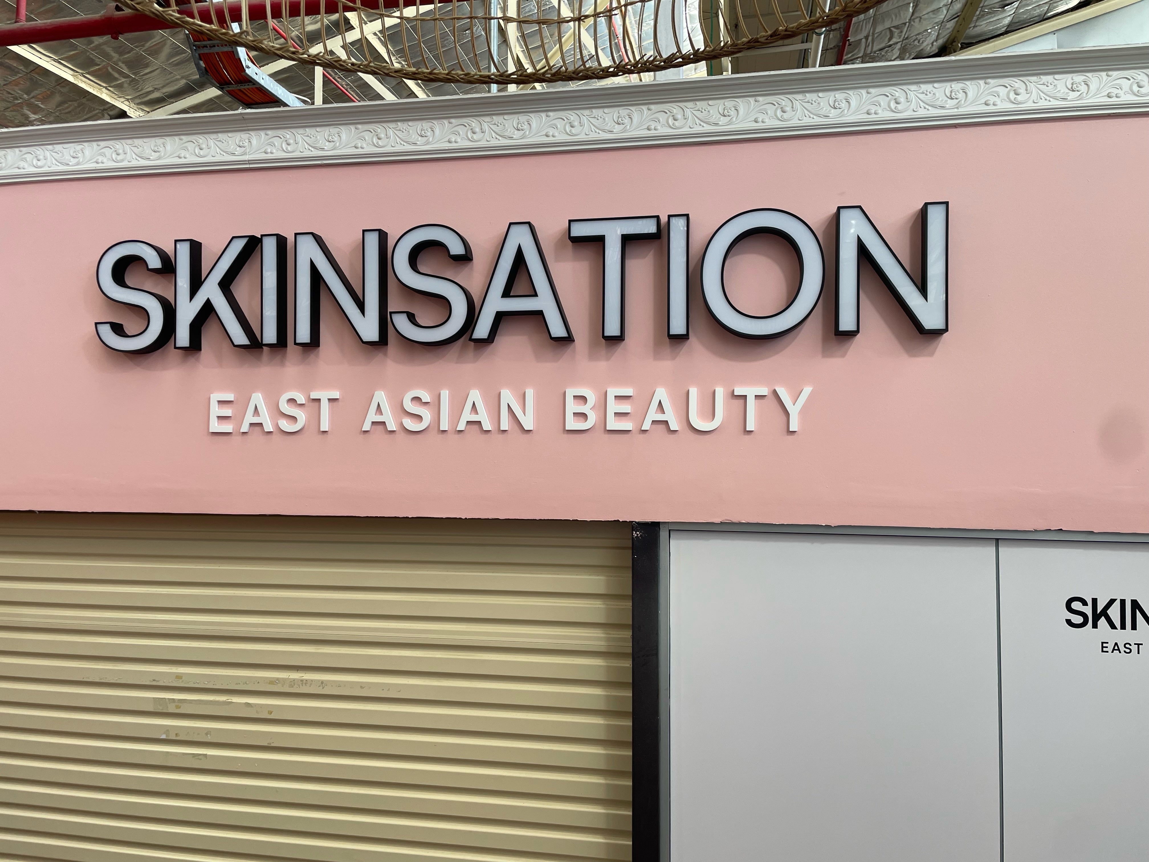 A Stunning First Impression: Face-Lit Illuminated Signage for Skinsation’s First Store