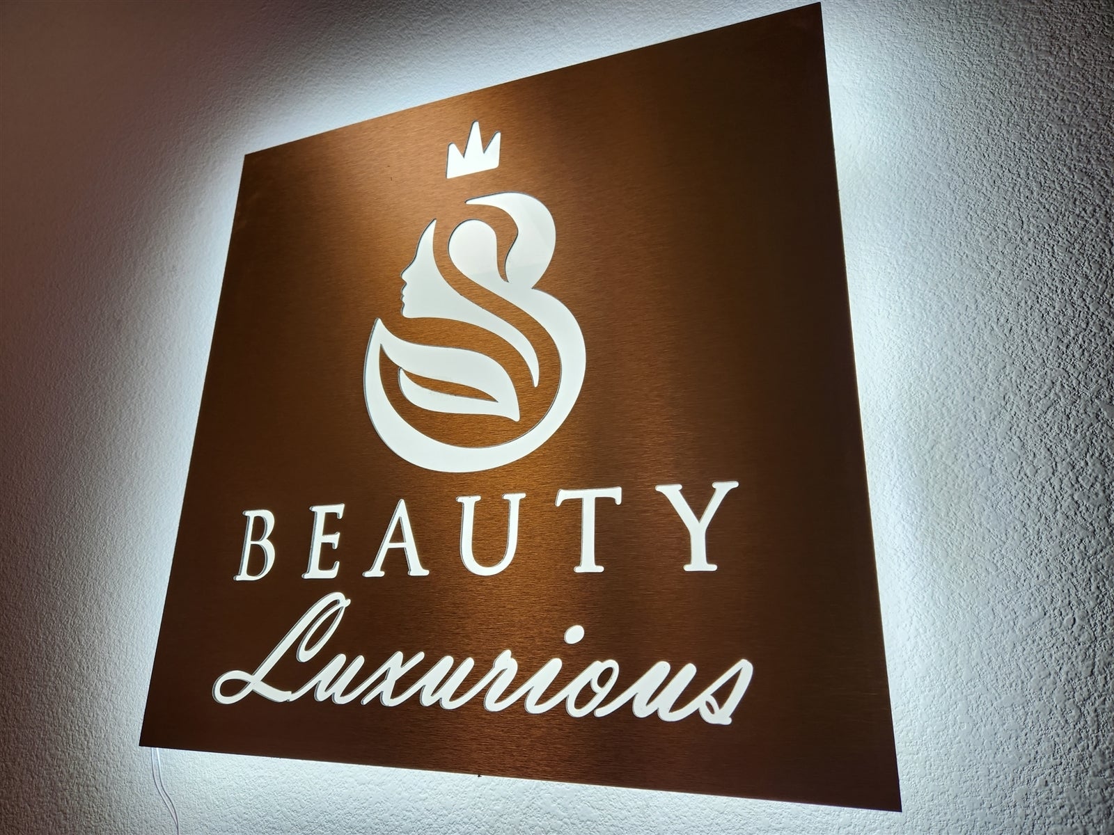 Signarama – Costa Mesa designed and installed an LED halo-lit brushed copper sign for Beauty Luxurious. Elegant, backlit signage that elevates brand presence