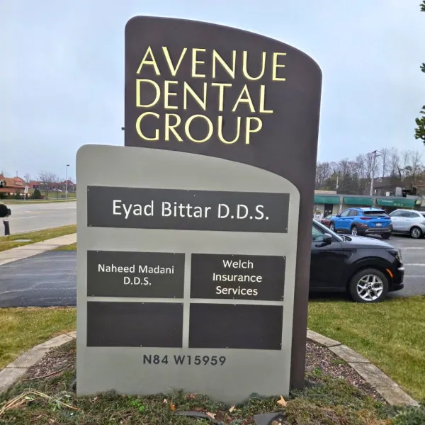 Avenue Dental Group Sign