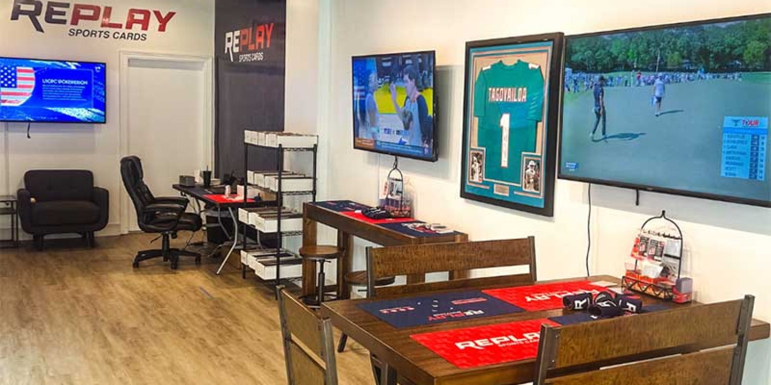 Replay Sports Cards Brought Chicago a Week of Trading Cards, Trivia, and Kindness