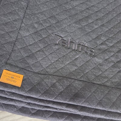 https://cdn.gorilladash.com/images/media/20178149/fully-promoted-usa-travismathew-blanket-square-69397ea262769.jpg?auto=webp&crop=1%3A1%2Csmart&width=400