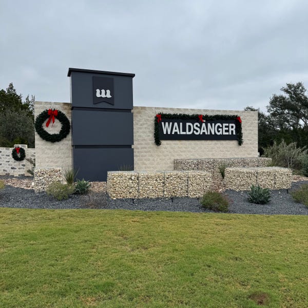 Waldsanger_Christmas Decor_Monument3