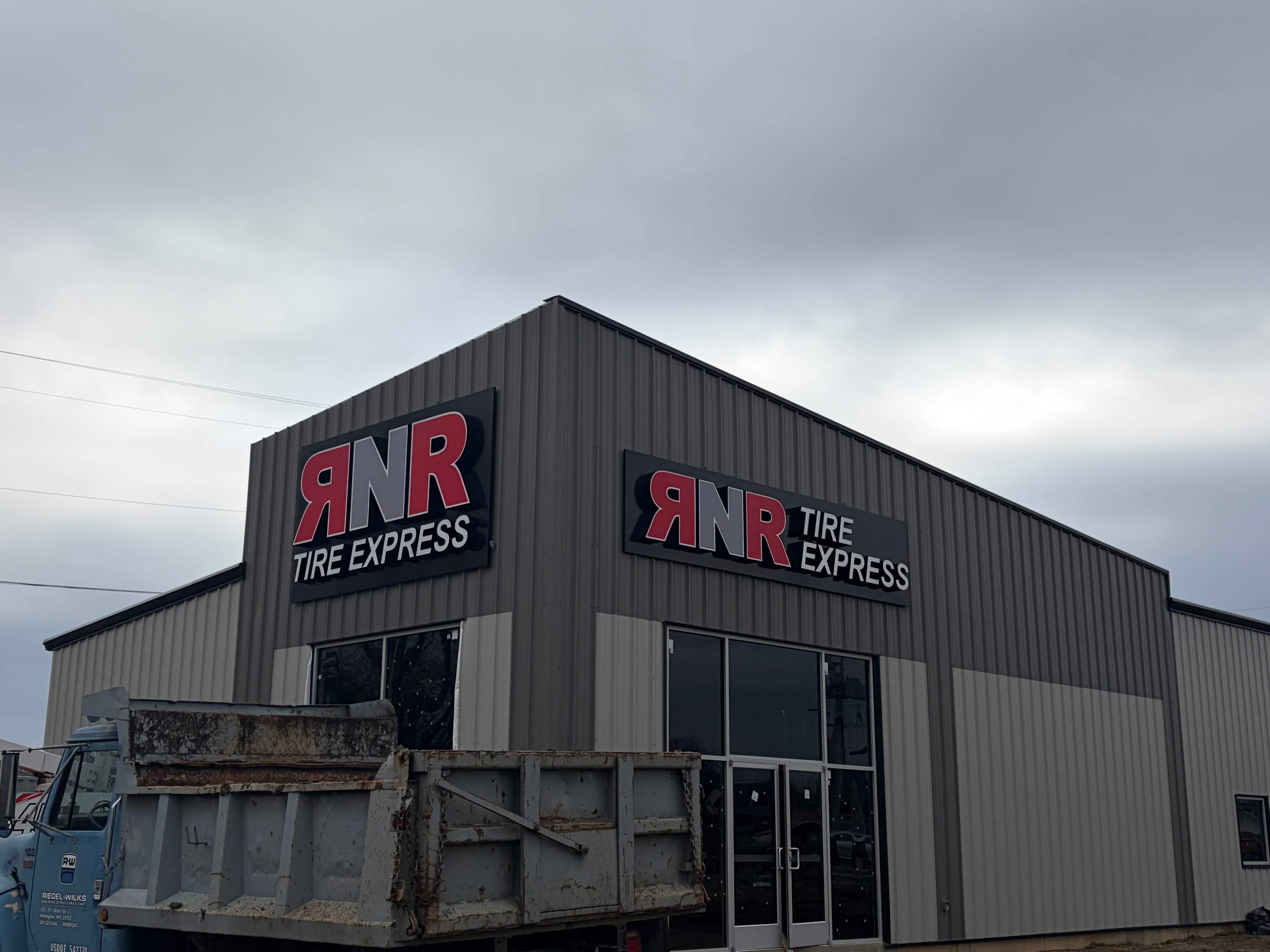 Signarama Rivercities Brings RNR Express Branding to Life in South Point, Ohio