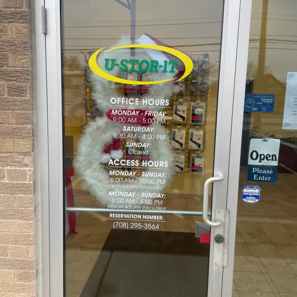 U-Stor-It Melrose Door Vinyl