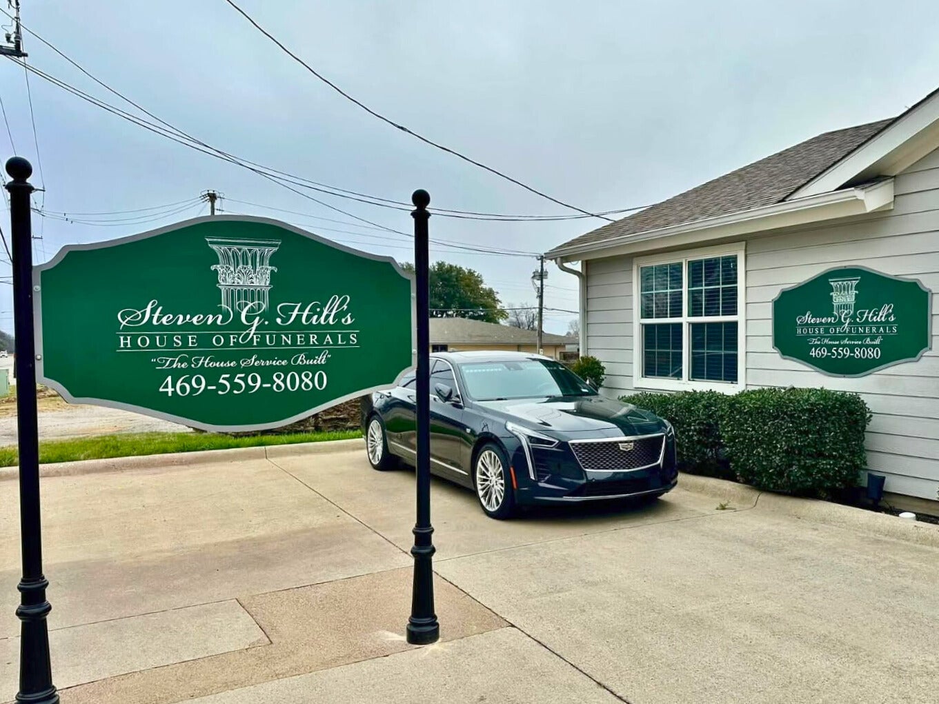How a Post and Panel Sign Improves Visibility From the Street