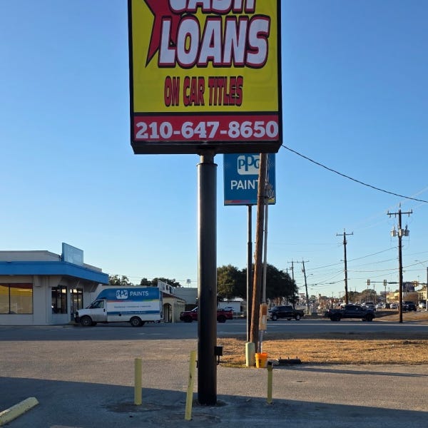 CashLoans_Exterior Banner on Pylon_Temp Banner