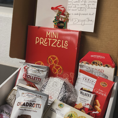 https://cdn.gorilladash.com/images/media/20383319/fully-promoted-usa-gift-baskets-square-69964ae1c5be8.png?auto=webp&crop=1%3A1%2Csmart&width=400