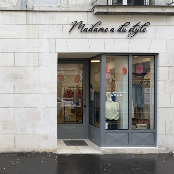 enseigne-tours-magasin-ouverture-vitrophanie-communication