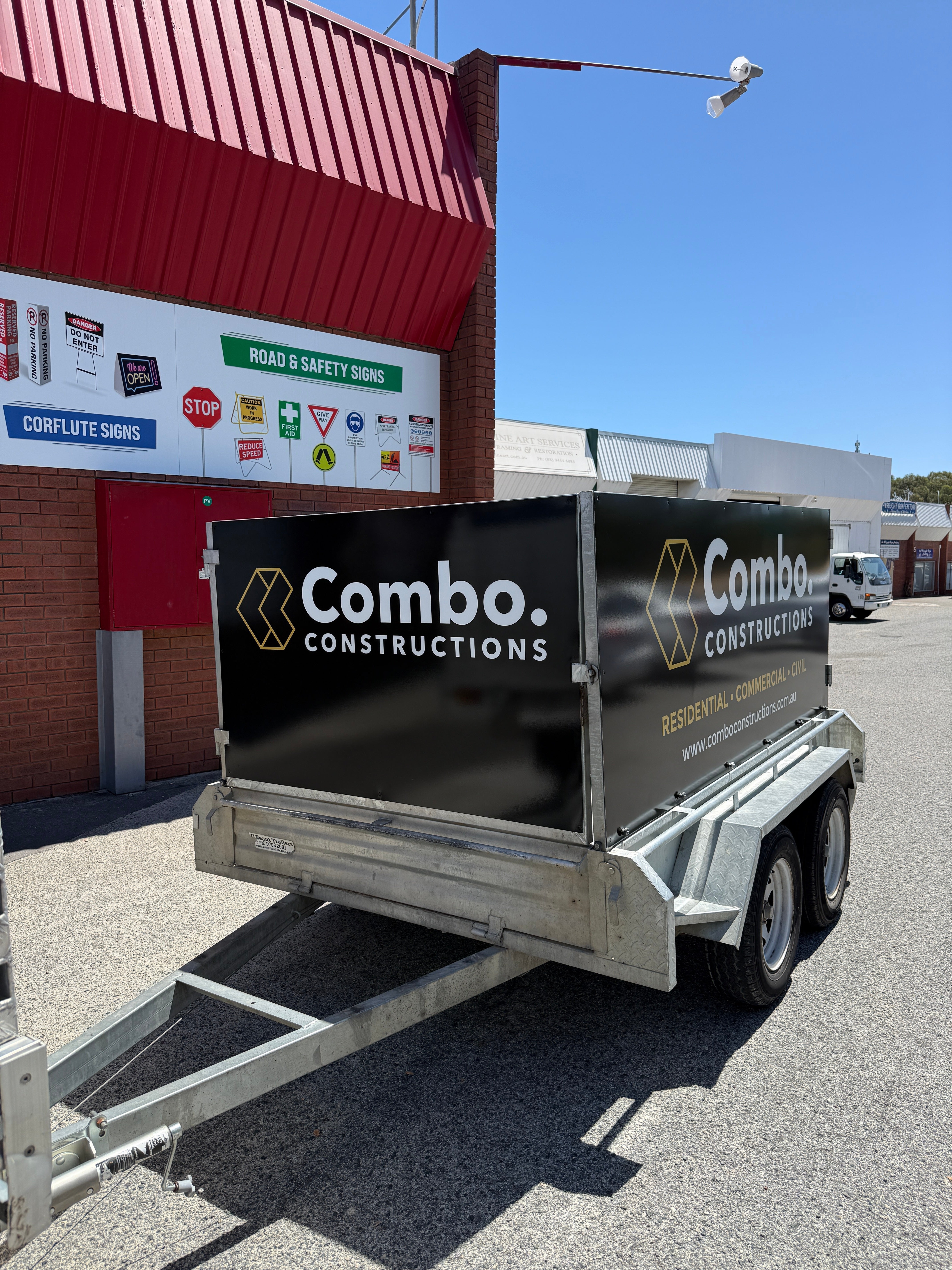 Turning a Work Vehicle Into a Mobile Billboard: Combo Constructions Vehicle & Trailer Signage
