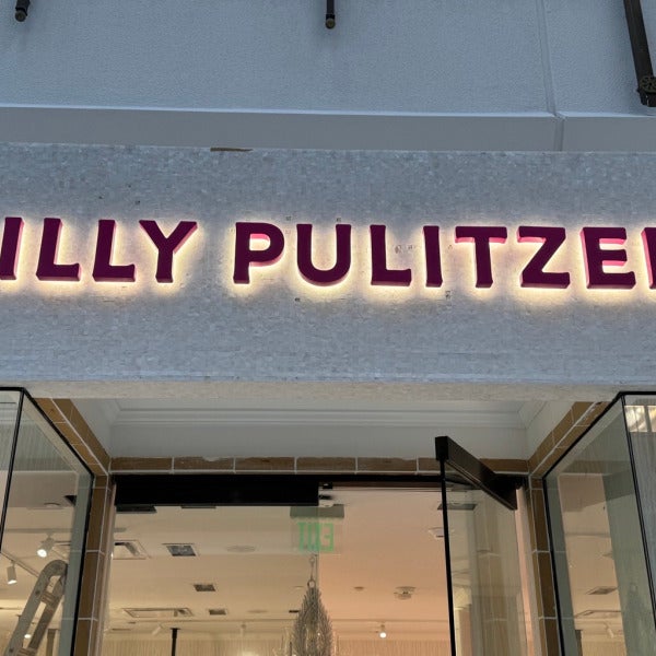 Lilly Pulitzer Store Rebrand Signage Installation at Tysons Galleria | Signarama Tysons Corner