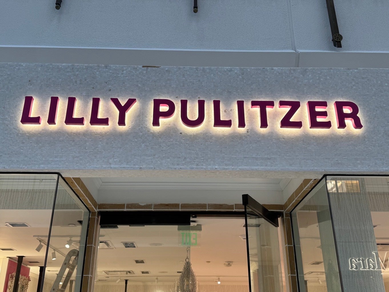 Lilly Pulitzer Store Rebrand Signage Installation at Tysons Galleria | Signarama Tysons Corner