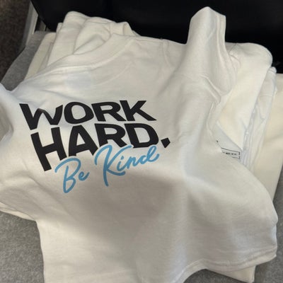 https://cdn.gorilladash.com/images/media/20522076/fully-promoted-usa-branded-tees-square-69b389b92e2f9.jpeg?auto=webp&crop=1%3A1%2Csmart&width=400