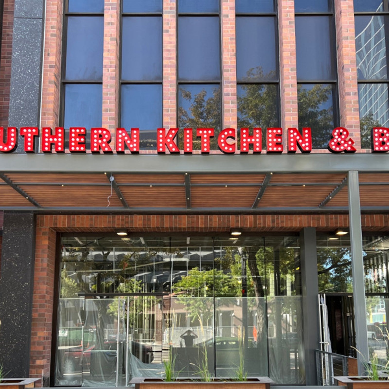 Restaurants & Bars
