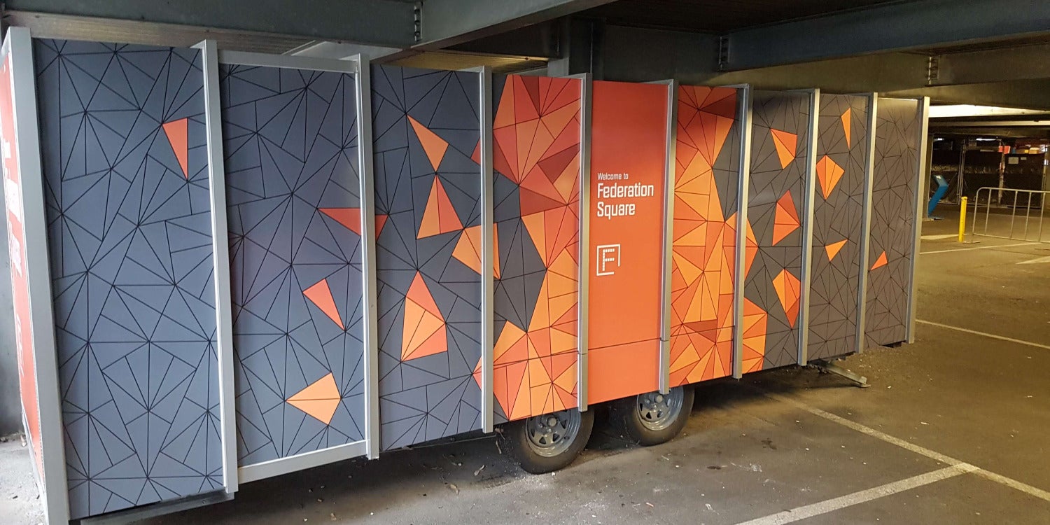 Anhängerbeklebungen, Schilder und Grafiken