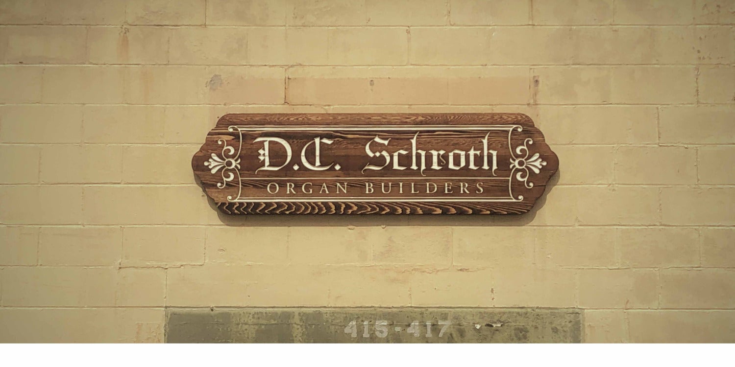 Geschnitzt & sandgestrahlt
