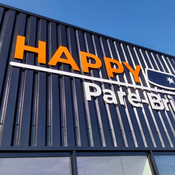 lettres-decoupees-happy-pare-brise-signarama-le-mans