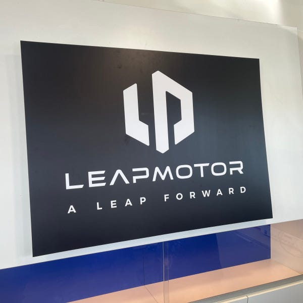 2026-03-20-LEAPMOTOR-EnseigneInt-Signarama-Saint-Etienne