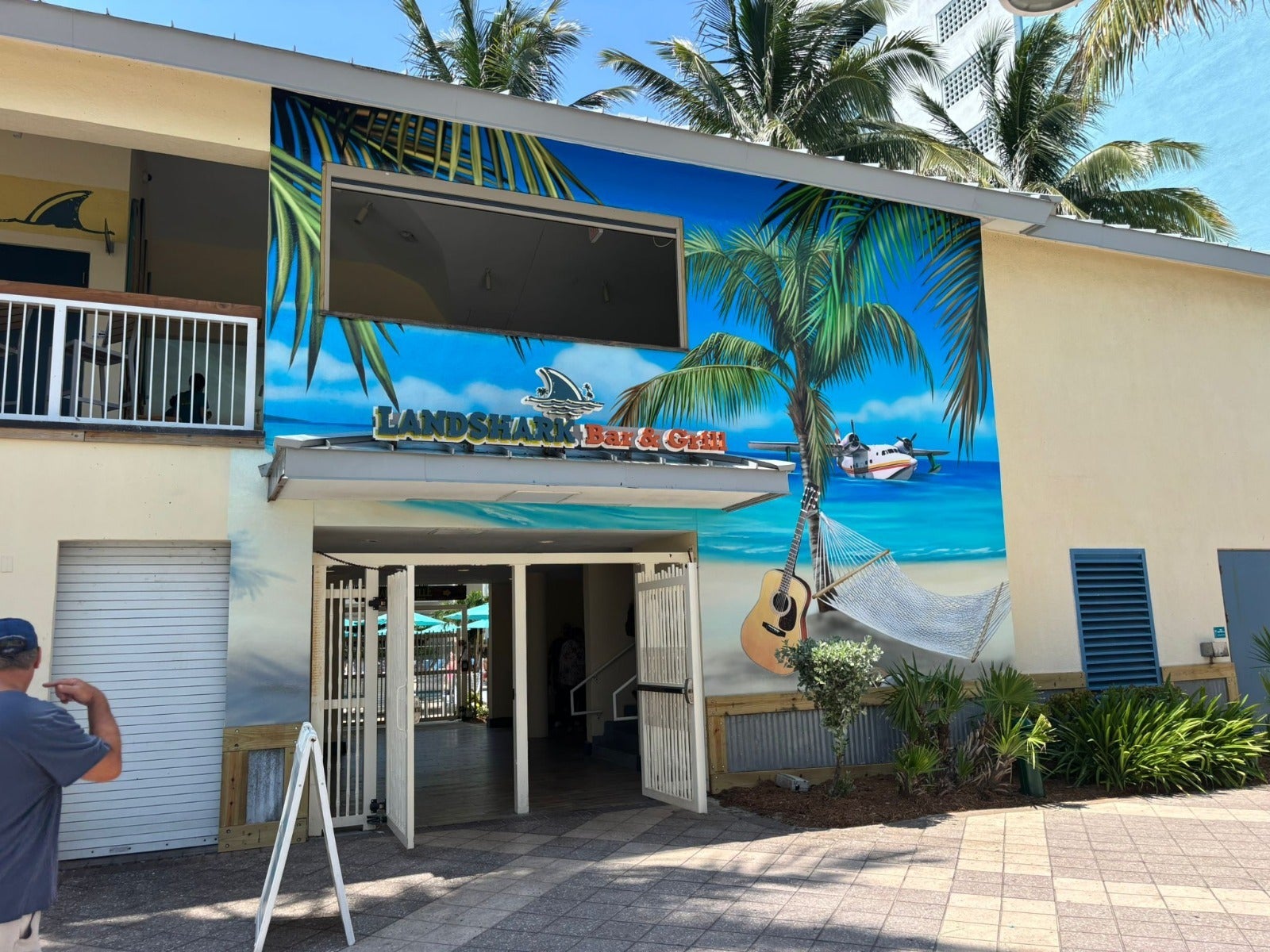 Landshark Bar & Grill – Interior Wall Graphics