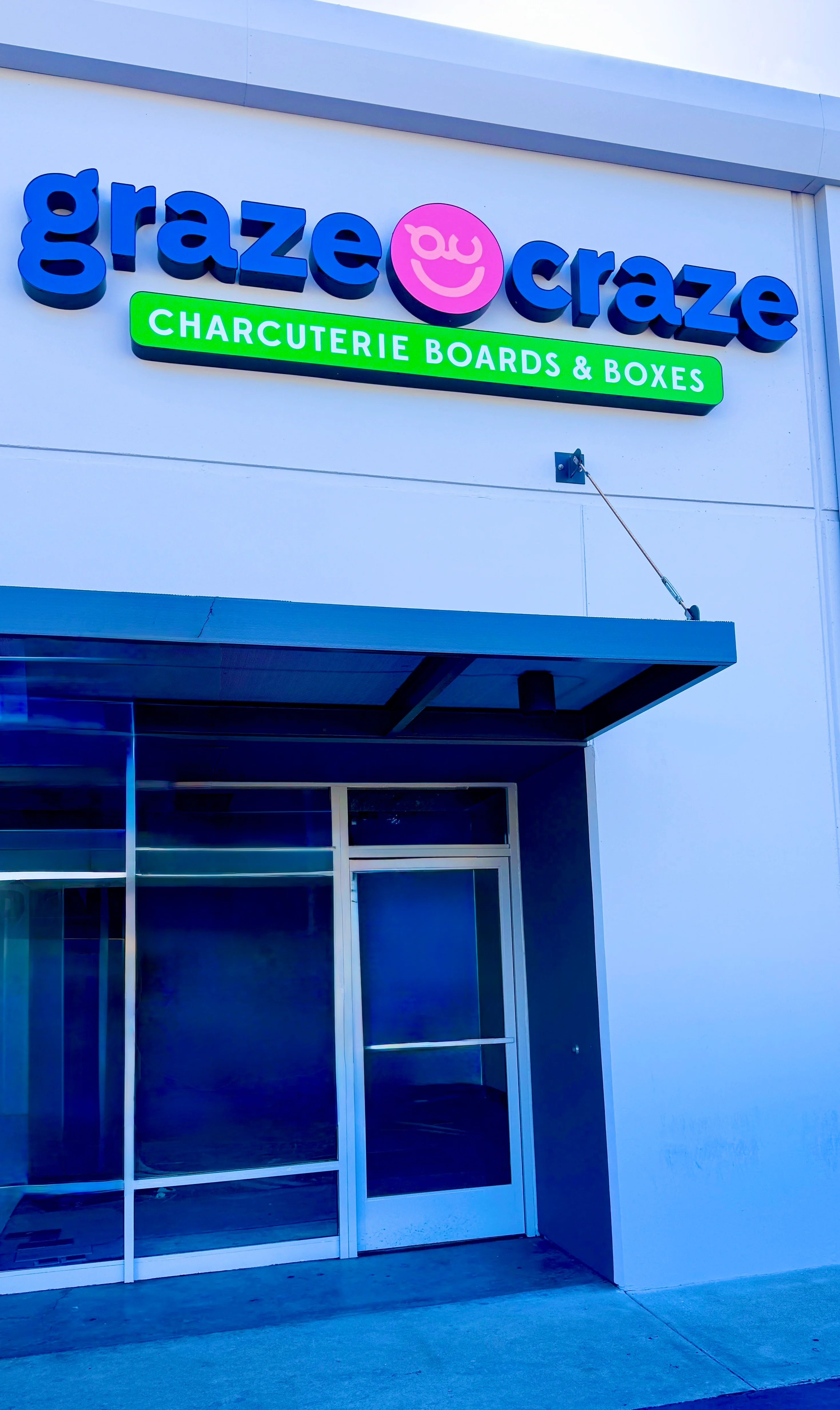 Store image
