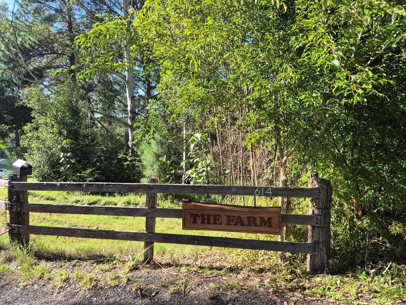Who can make a TIMBER Farm / Property signage?