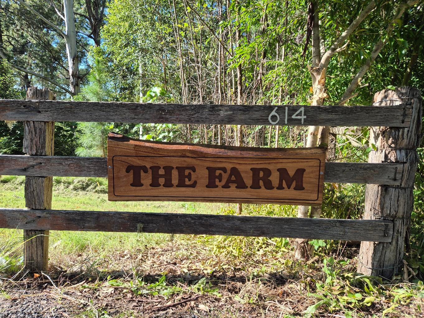 Who can make a TIMBER Farm / Property signage?