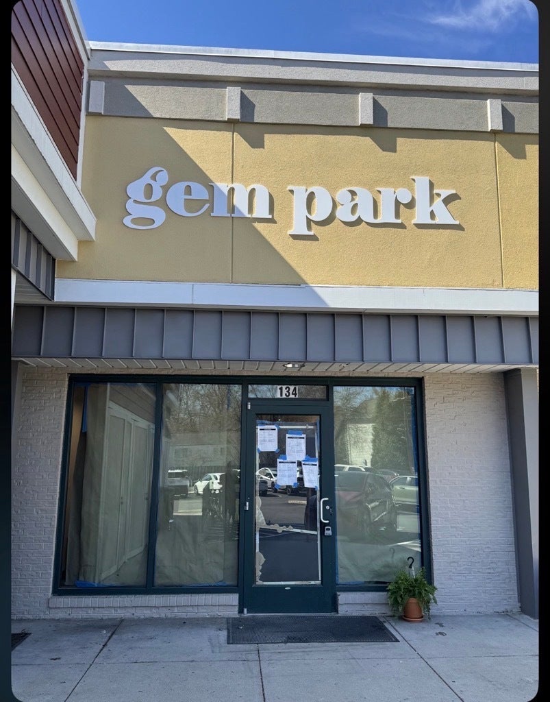 Channel Letter Sign Installation in Vienna VA | GEM Park Custom Jewelry Storefront & Dimensional Lettering