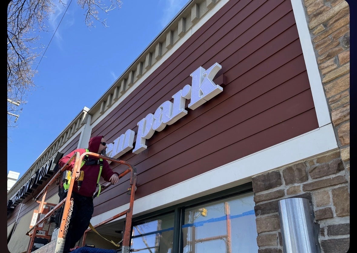 Channel Letter Sign Installation in Vienna VA | GEM Park Custom Jewelry Storefront & Dimensional Lettering