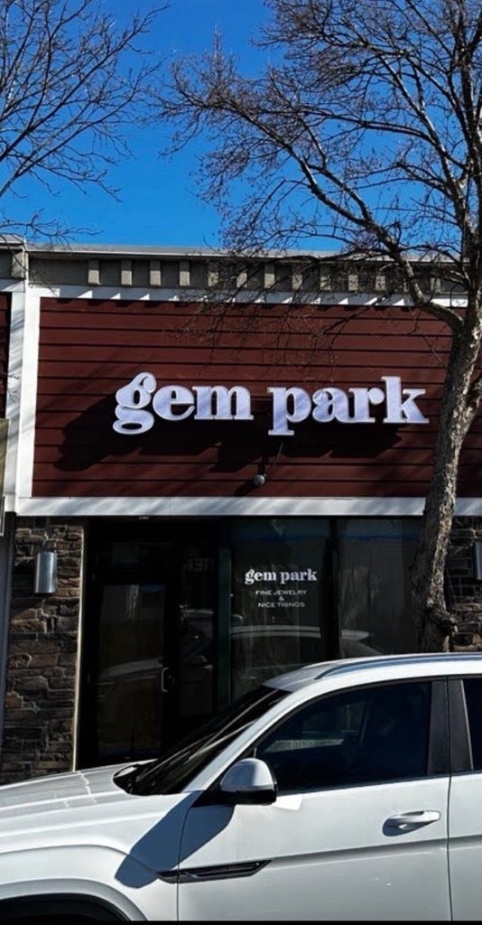 Channel Letter Sign Installation in Vienna VA | GEM Park Custom Jewelry Storefront & Dimensional Lettering