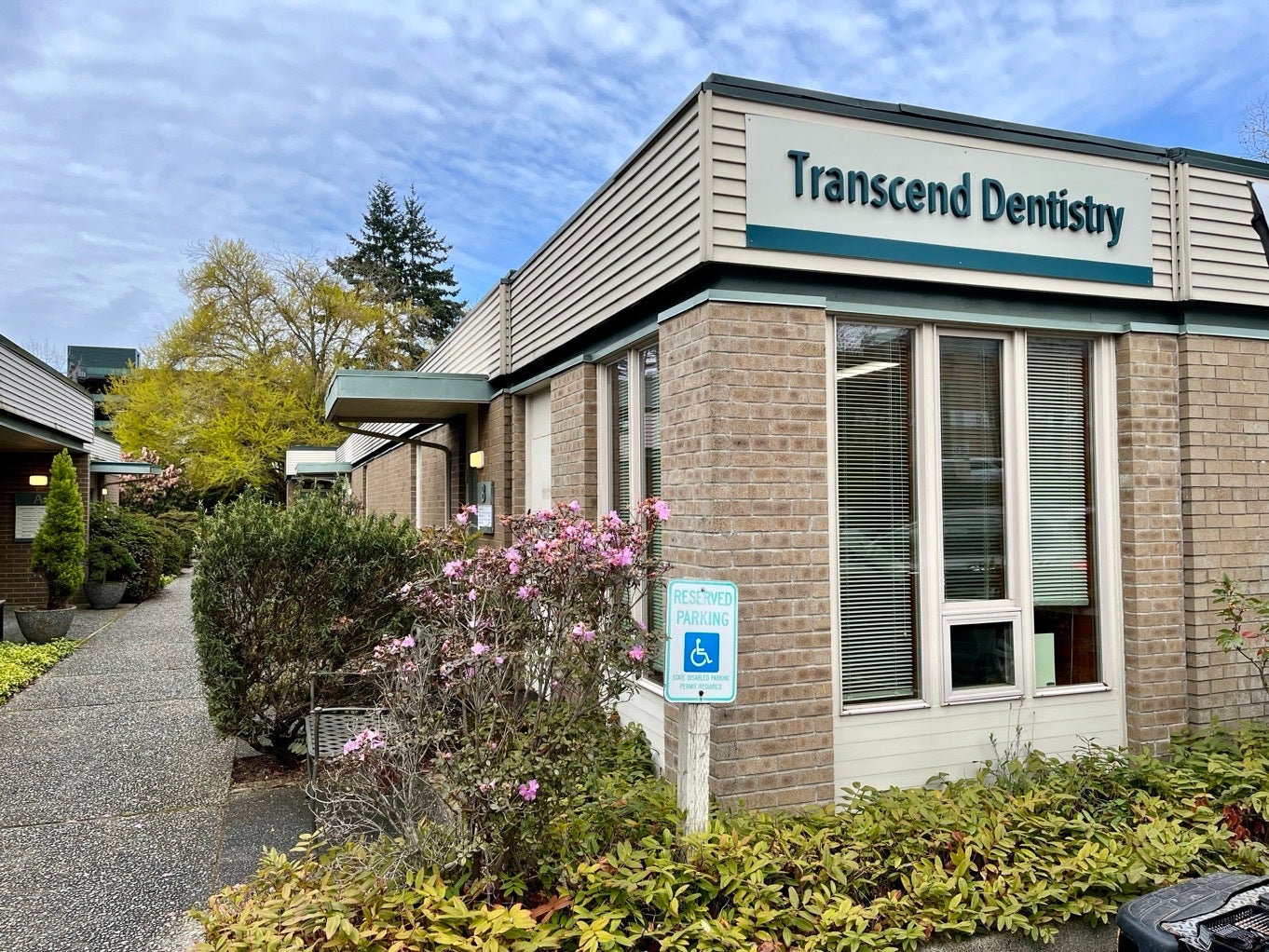 Exterior Dimensional Business Signs for Dentists in Kirkland & Bellevue | Custom Building Signs by Signarama Redmond
