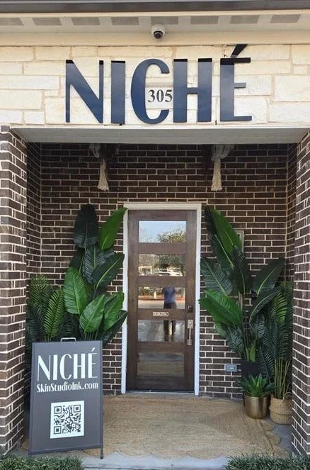 A Storefront That Stands Out: Niché Skin Studio’s New Acrylic Sign