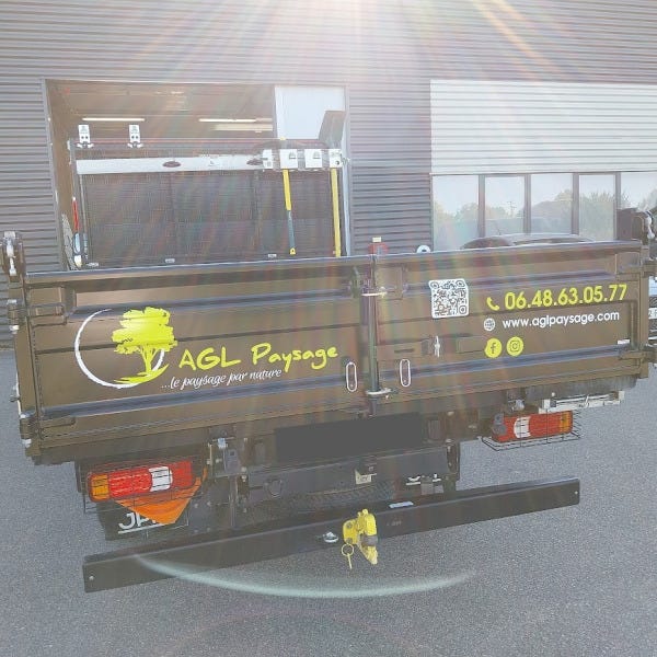 semi-covering-camion-benne-paysagiste-luce-sous-ballon-signarama