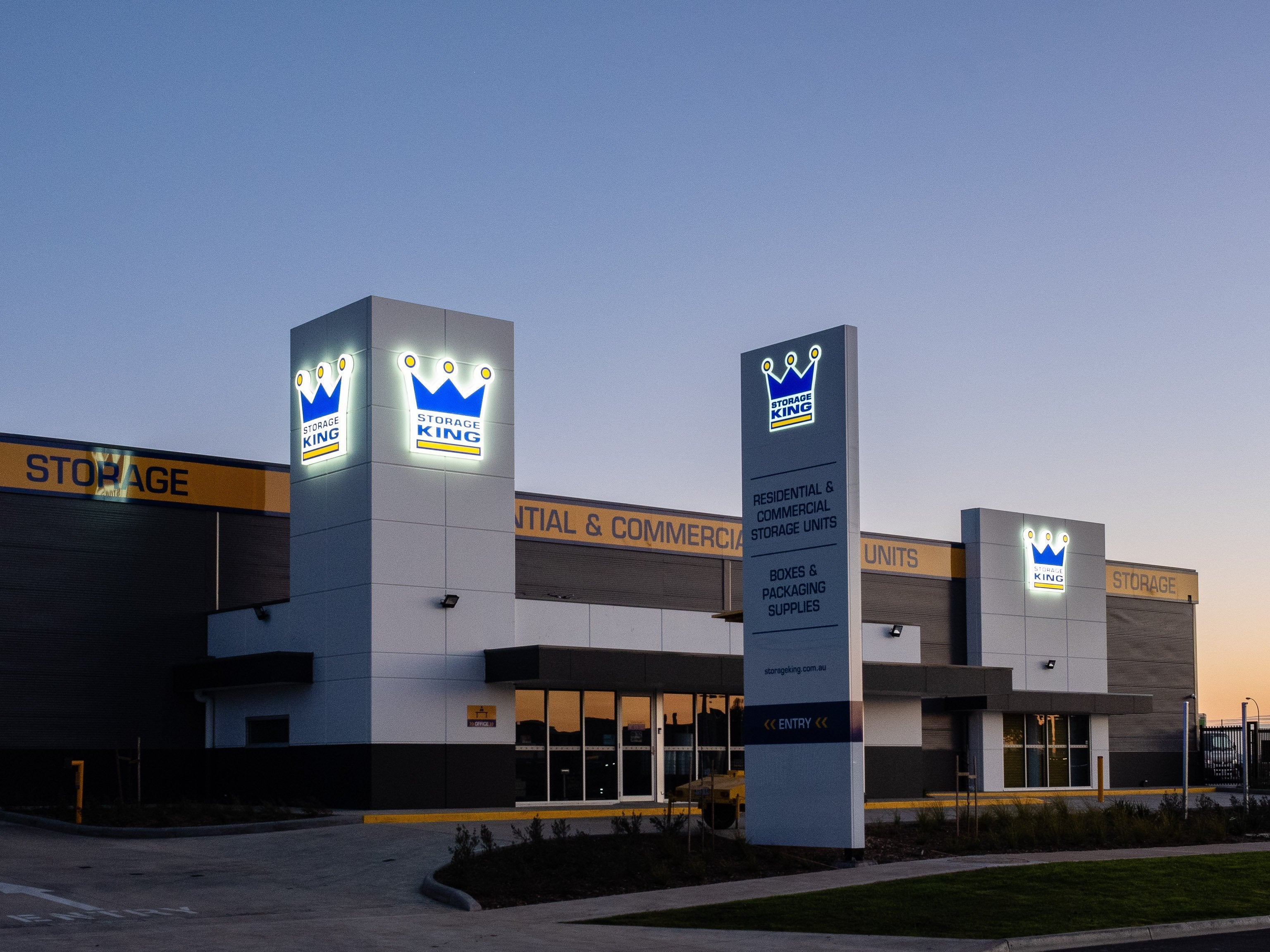 3D Illuminated Pylon with 3D illuminated Building Light boxes