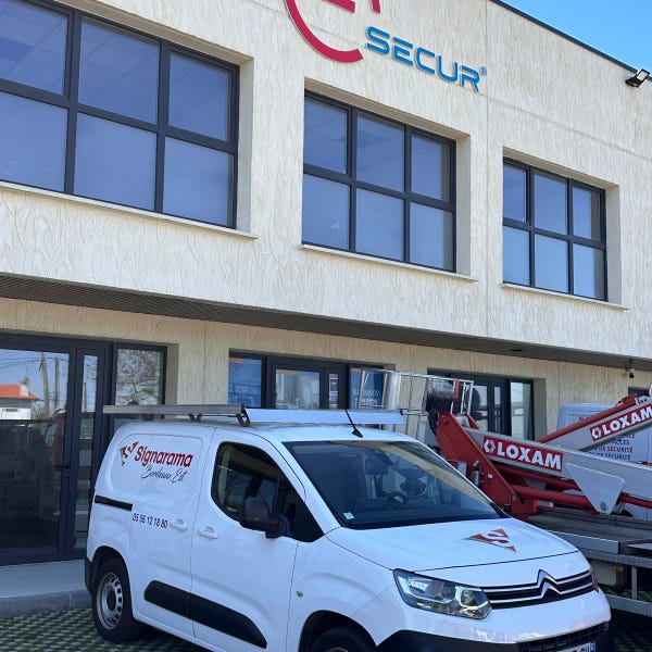 e-secur-entreprise-pompignac-alarmes-télésurveillance-nouvelle-enseigne-lettres-découpées-sur-taquest-conçue-fabriquée-instalée-signarama-bordeaux-est-enseigne-posée