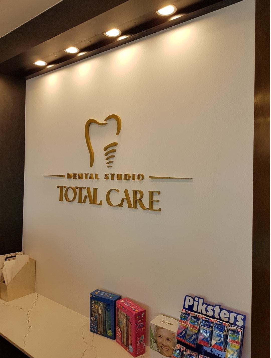 Total Care Dental - 3D Gold Reception Sign and Frosting