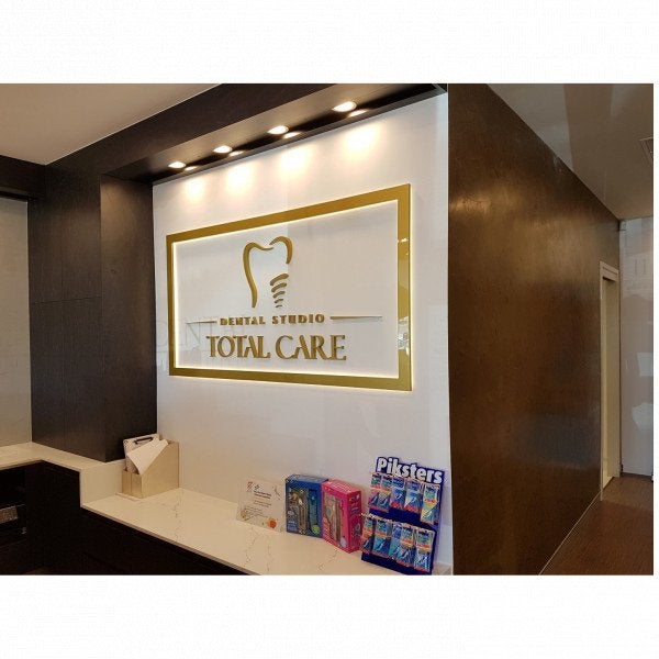 Total Care Dental - 3D Gold Reception Sign and Frosting