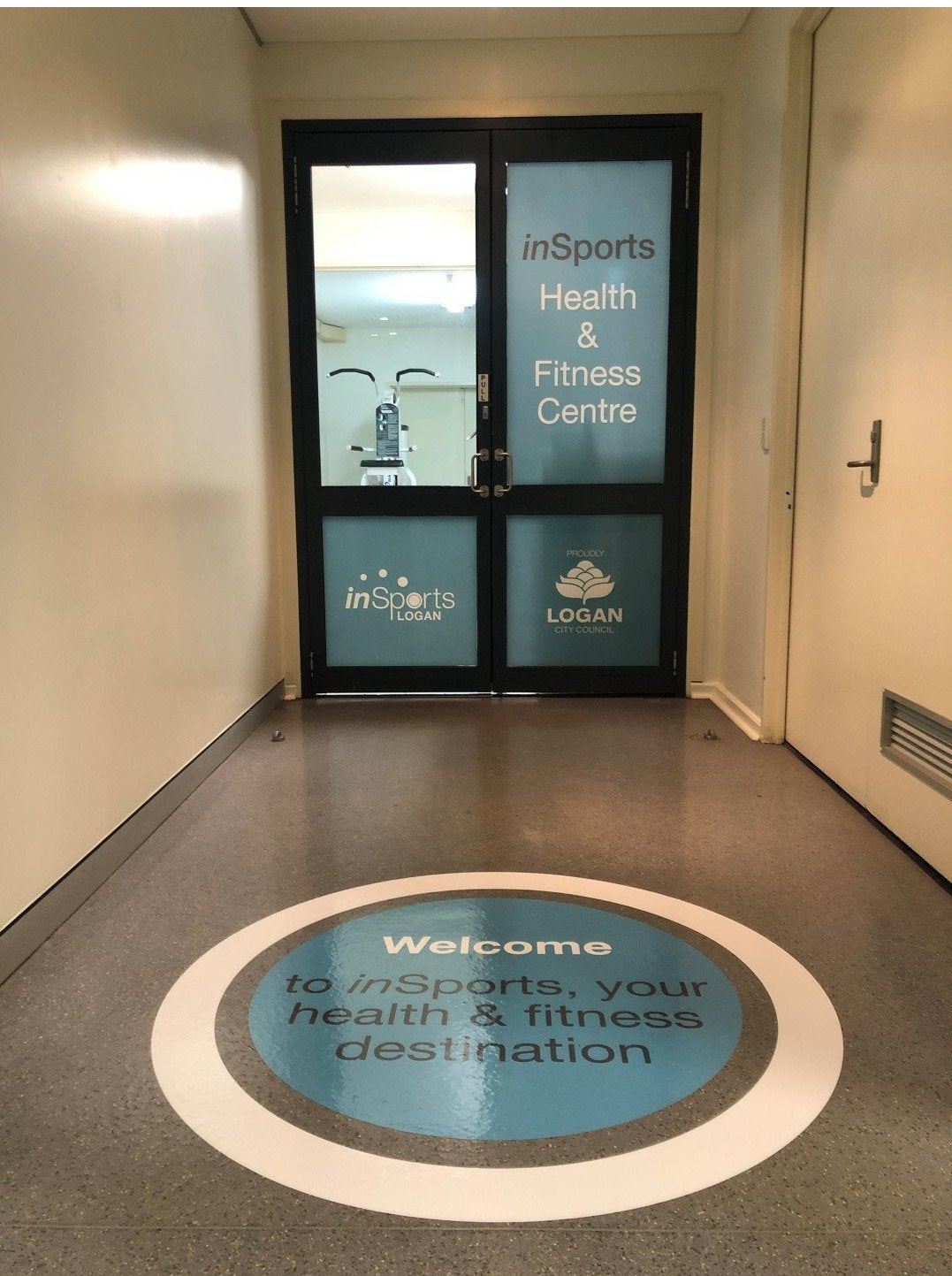 Welcome floor graphic which is a blue circle with a white halo around it