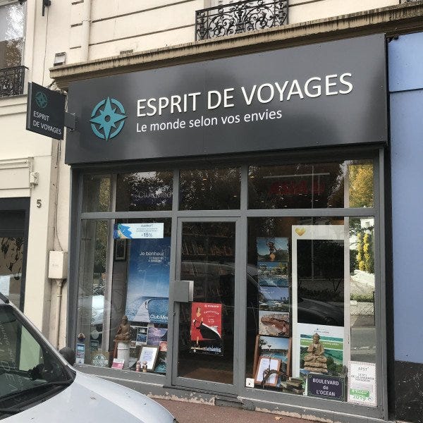 enseigne - lettres découpées