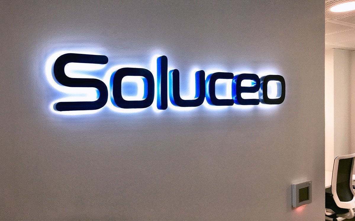 LOGO EN LETTRES RELIEFS RETRO-ECLAIRAGE LED SOLUCEO