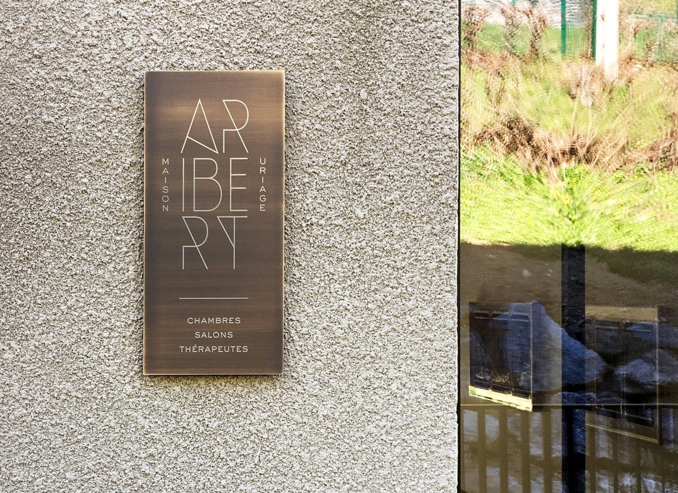 ENSEIGNE LETTRES EN RELIEF Maison ARIBERT