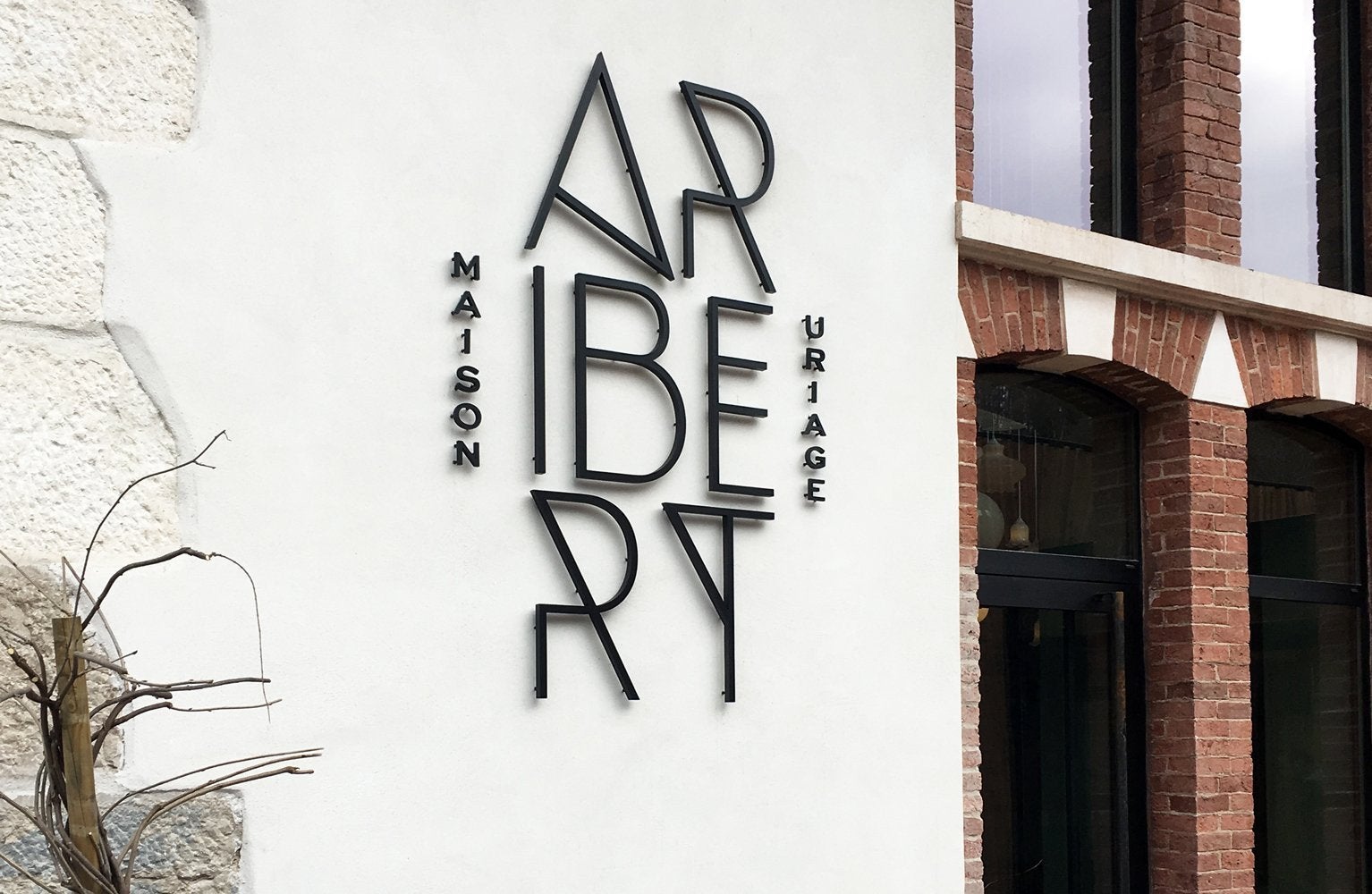 ENSEIGNE LETTRES EN RELIEF Maison ARIBERT