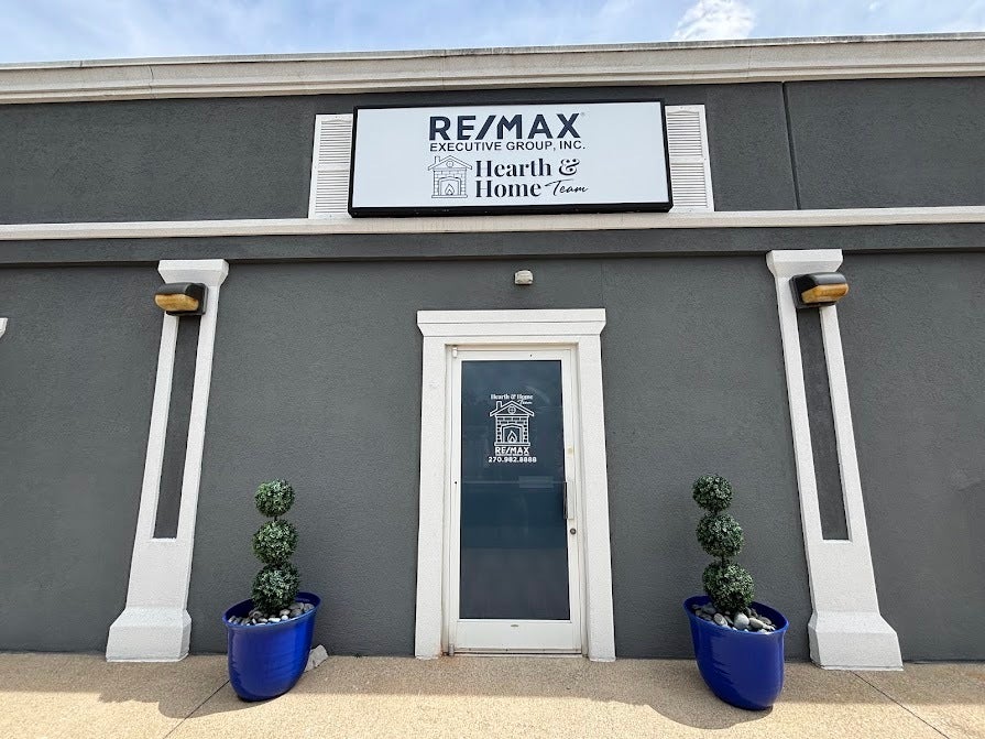 Transforming the REMAX Hearth & Home Brand Through Interior & Exterior Signage