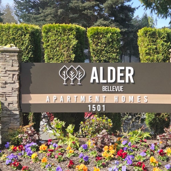 Best Outdoor Sign Materials: Redmond Business Guide