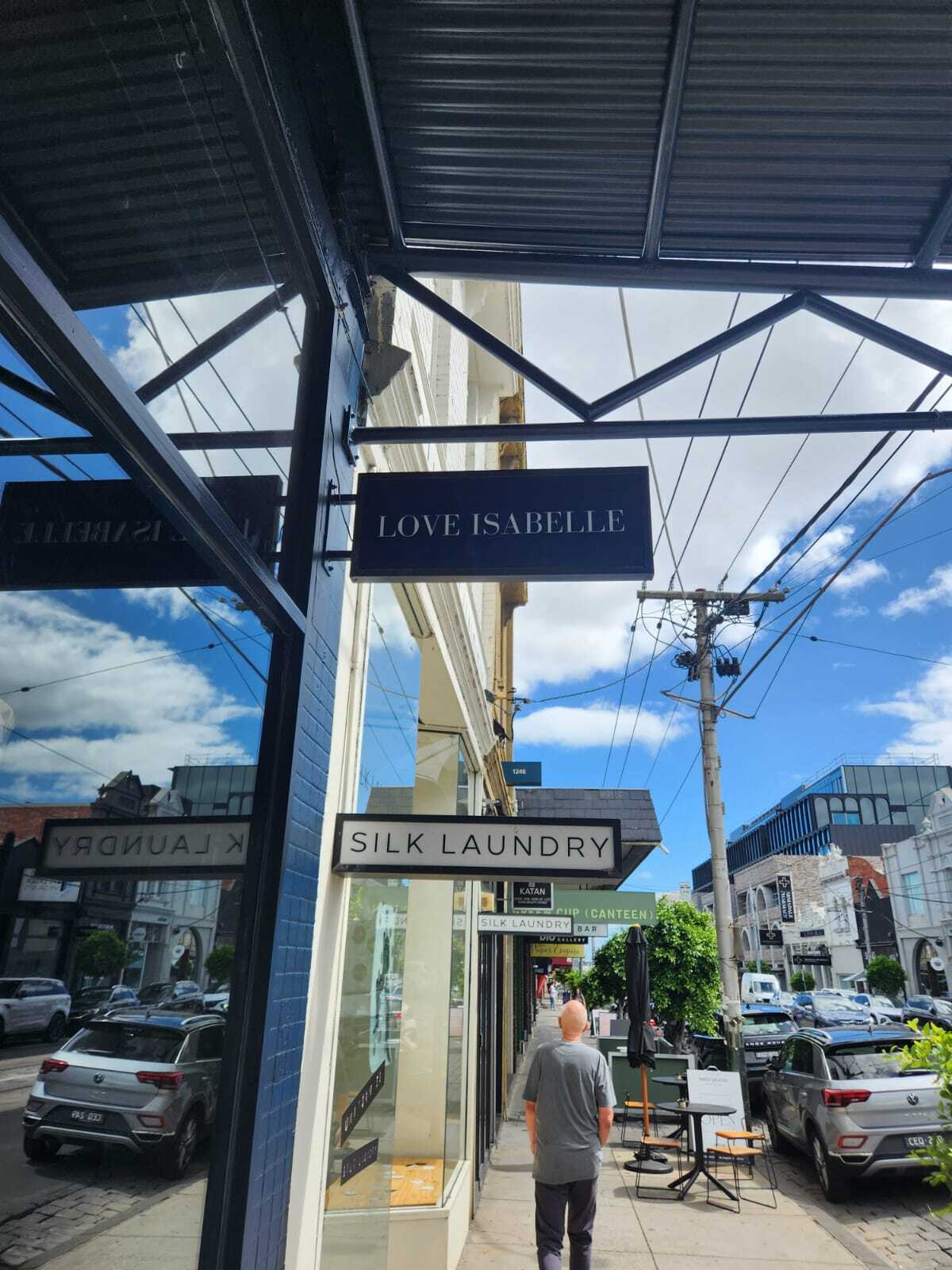 How Shopfront Signage Helps Beauty, Hospitality and Retail Businesses Attract More Customers