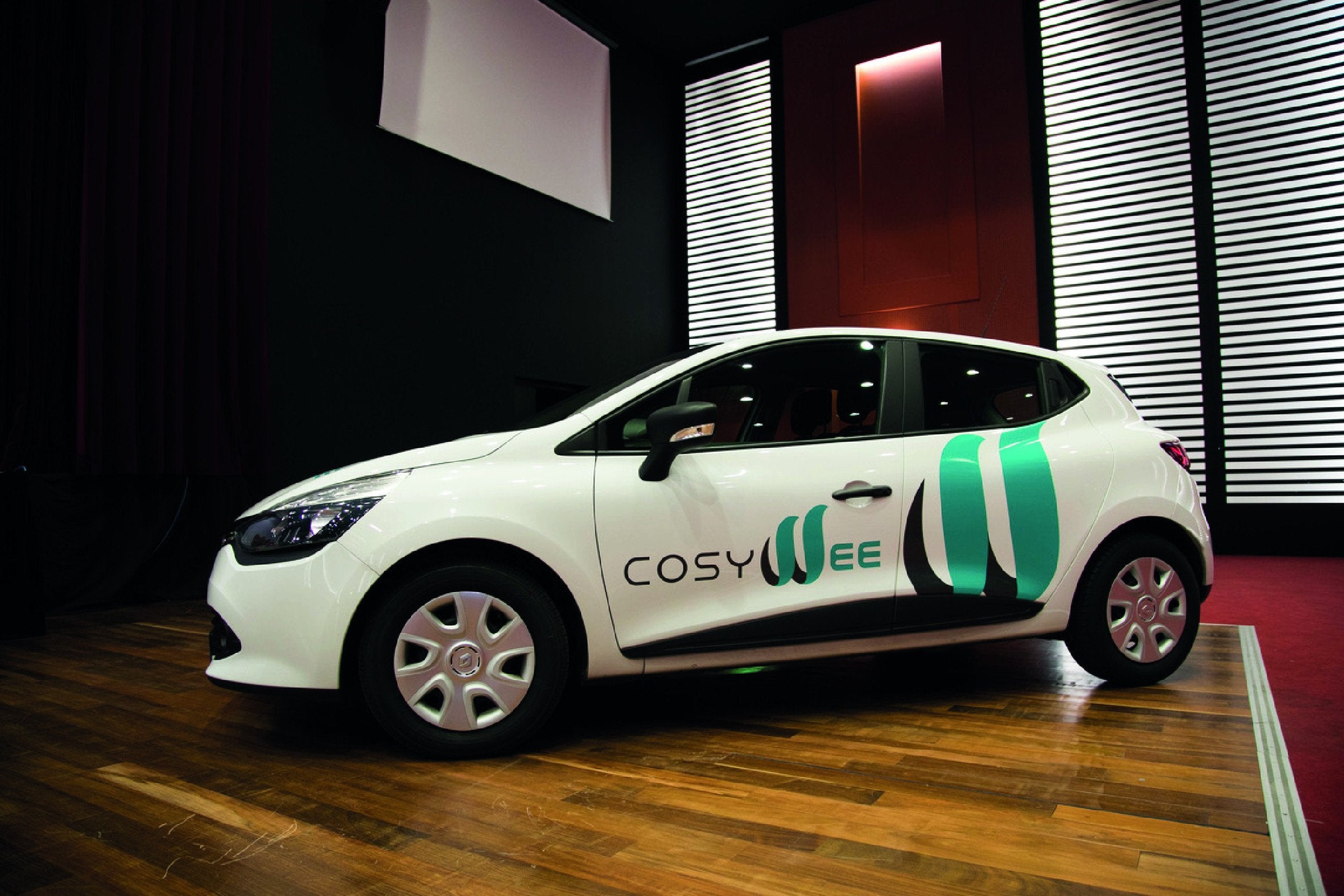 Logo végétal et marquage véhicule- soirée de lancement COSYWEE