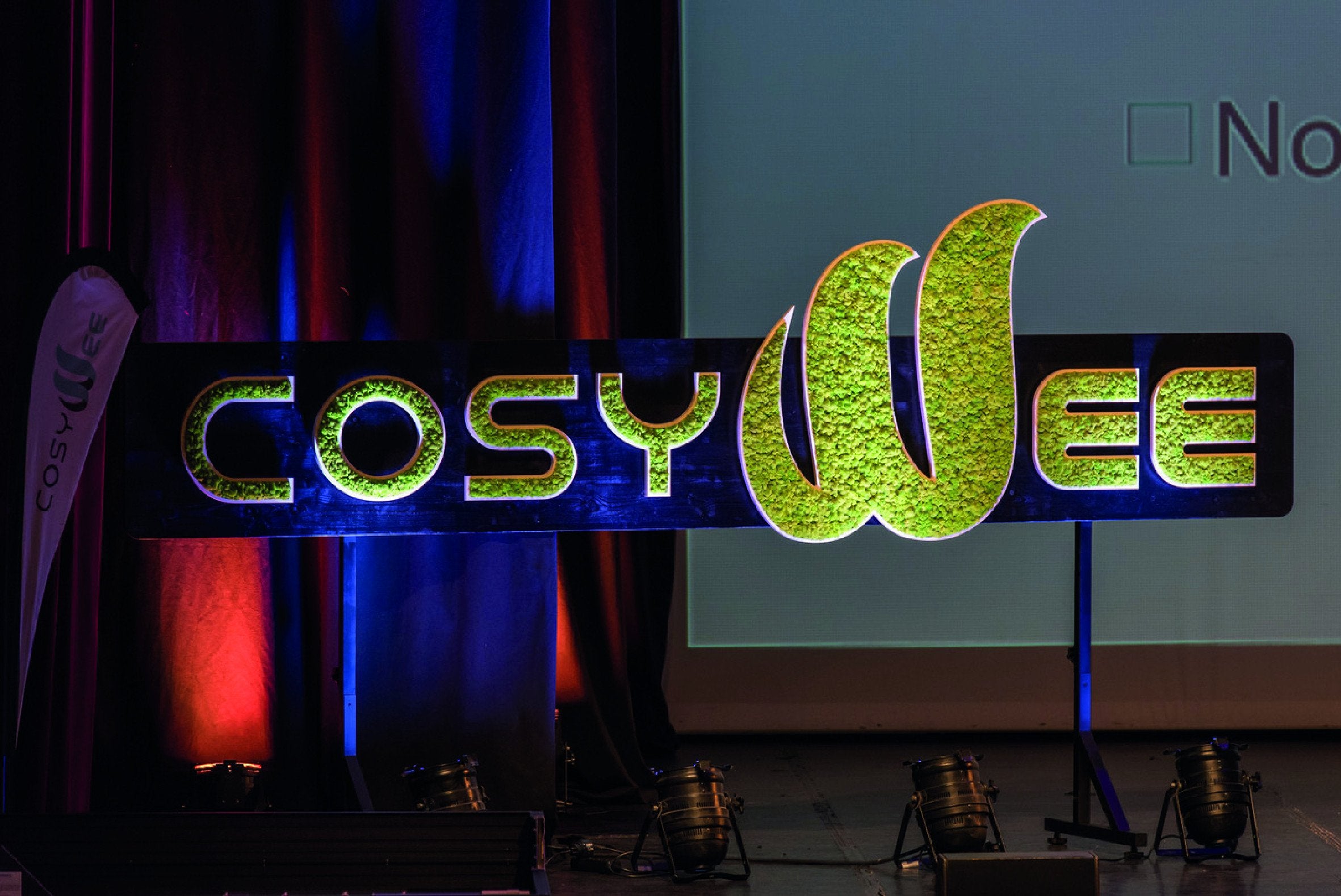 Logo végétal et marquage véhicule- soirée de lancement COSYWEE