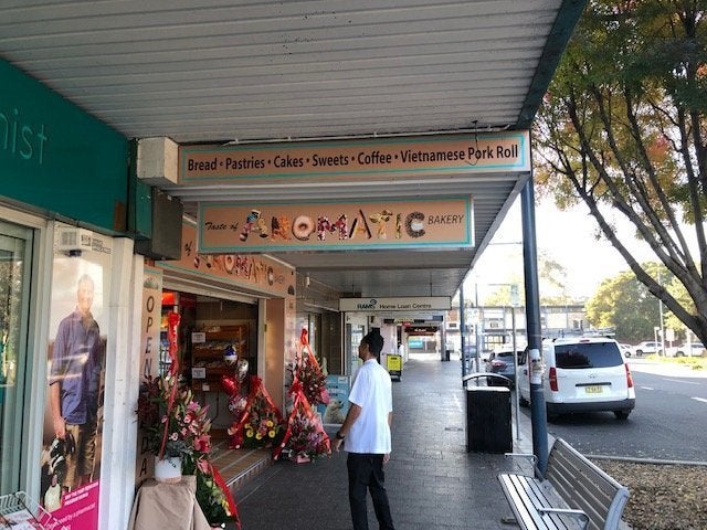 taste of aromatic bakery- storefront signage & lightbox